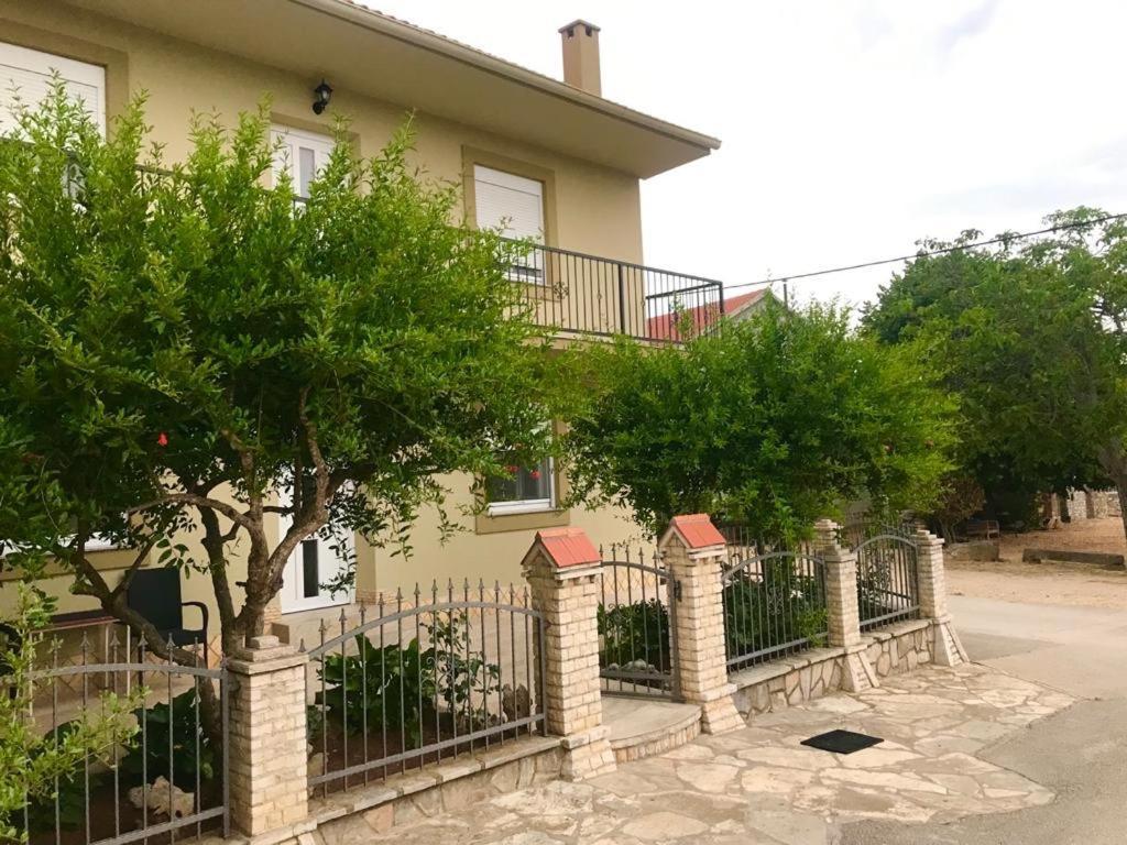 Apartment Mate Pridraga Exterior foto